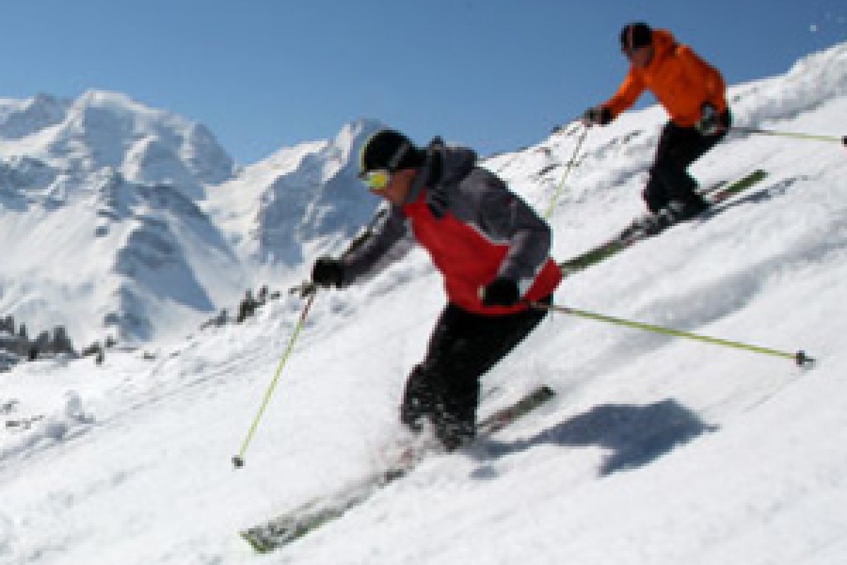 Vademecum dello sciatore: come affrontare i piccoli incidenti di percorso sugli sci, anche con aiuto di farmaci di automedicazione