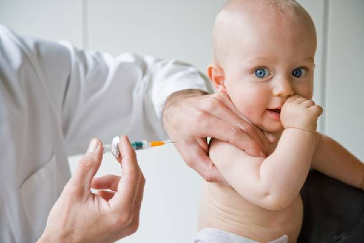 Neonati in inverno: genitori, proteggiamoli vaccinandoci!