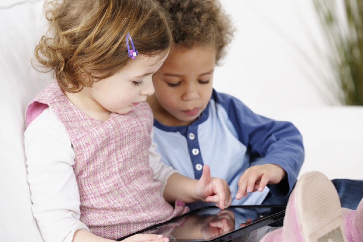 Da Tv a tablet,  regole d’uso per bimbi e ragazzi