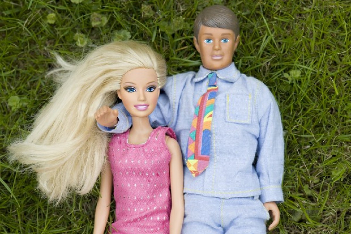 (Italiano) Allarme sindrome Barbie e Ken, dal chirurgo per assomigliare a loro