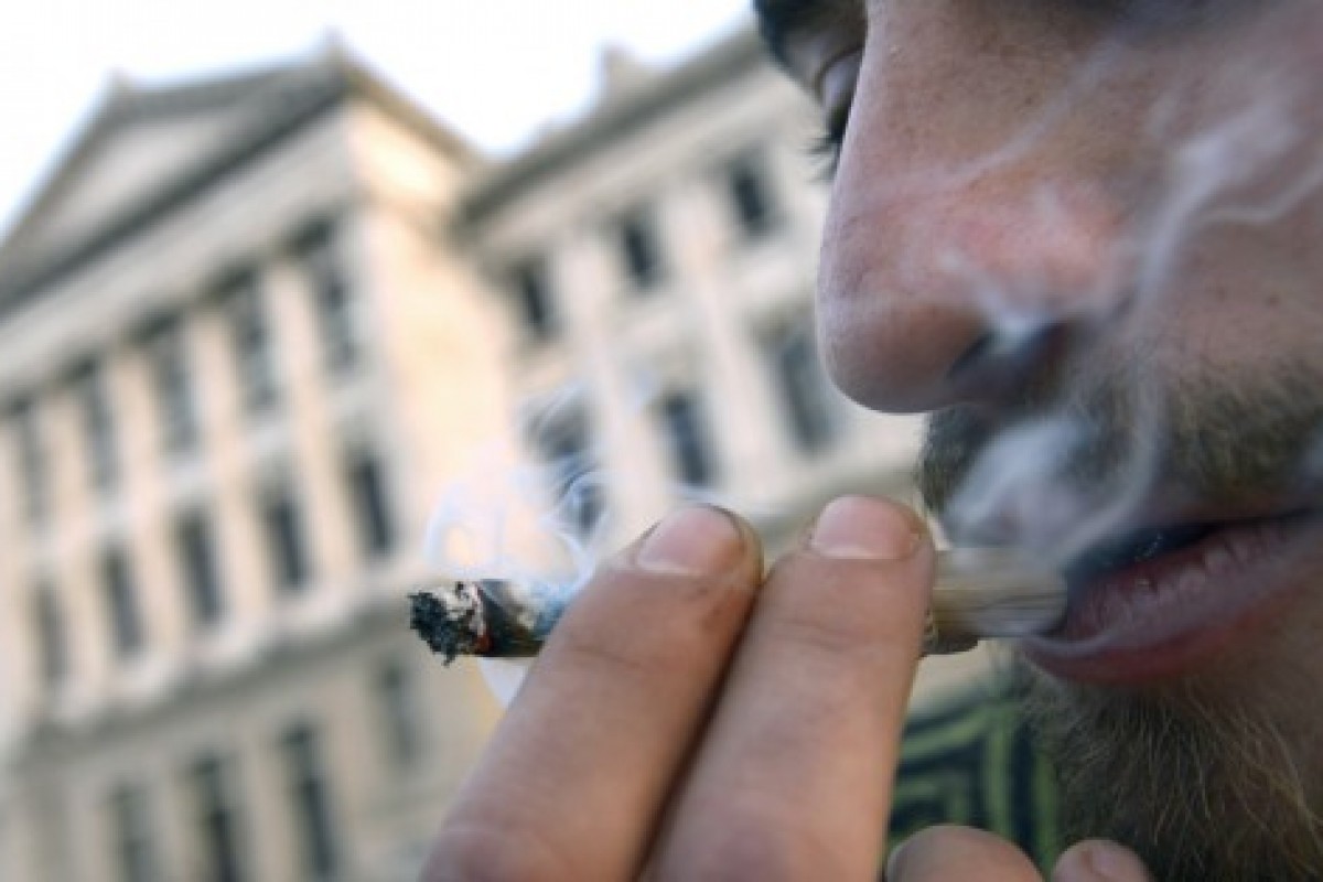 L’appello di Veronesi: liberalizzare la cannabis